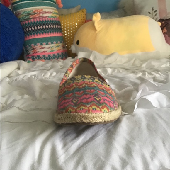 Payless American Eagle Fiesta Espadrille Flat Slid-On Shoe - Picture 3 of 5